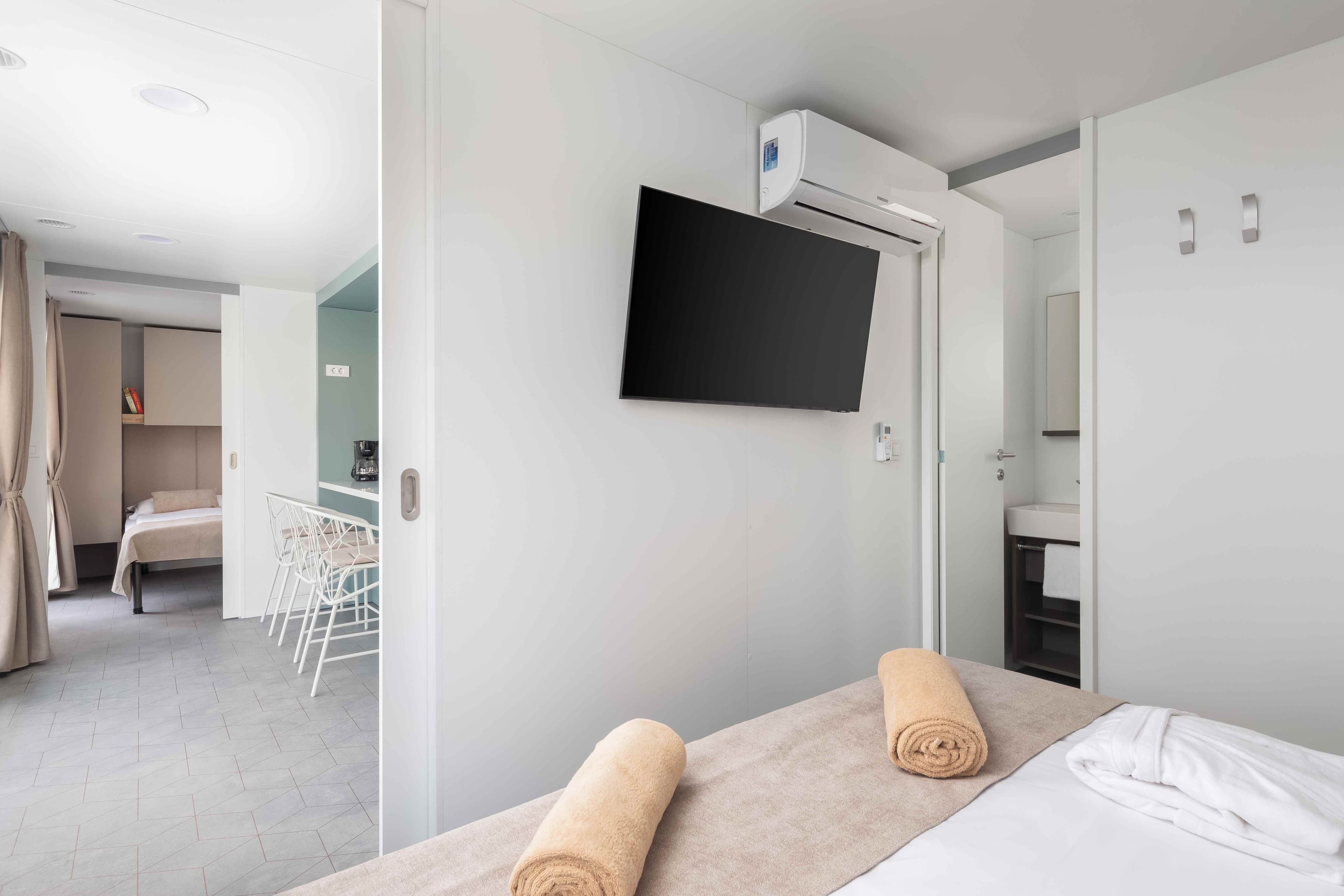 Luxury mobilný domček s bazénom - foto 1